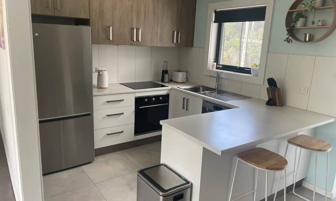 Riverside Casa | Little White House on Ecclestone close to city centre and Tamar Valley Wineries!