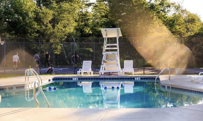 Albrightsville Cabina | Little Woodsy Lodge in the Poconos - Cozy Cabin Retreat with Hot Tub