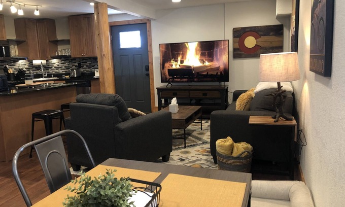 Woodland Park Casa | Little Woodys Hideaway-pet friendly 1Brm, sofa slpr