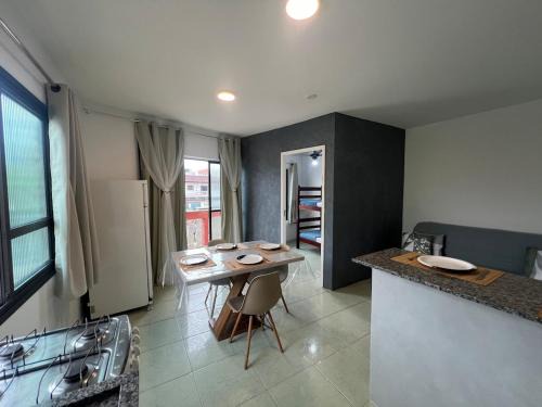 Acarau Apartamento | Liu e Vitor · 500m Praia do tenório| 6X S/JUROS | Churrasqueira