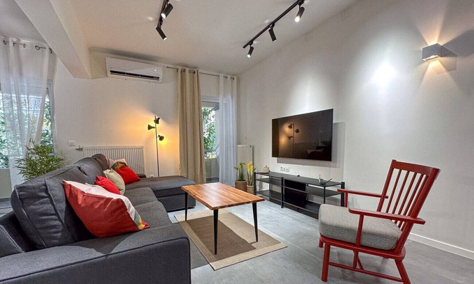 Ilisia Apartamento | LIV - Modern Comfort Oasis in Pagrati