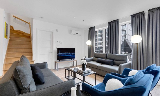 Downtown Montreal Apartamento | Liv MTL* 60% Off * Downtown 503 Upscale 3BR Duplex | Large Family Retreat + Private Oasis Rooftop + Office + Pets Stay Free!