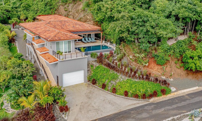 Brasilito Casa | Live a relaxing experience in this home with private pool, sauna and a cold tub.