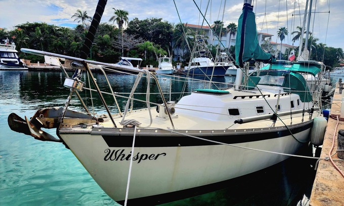 Puerto Aventuras Alquiler De Eote | Live and Sleep like a Pirate on a 32 feet Sailboat