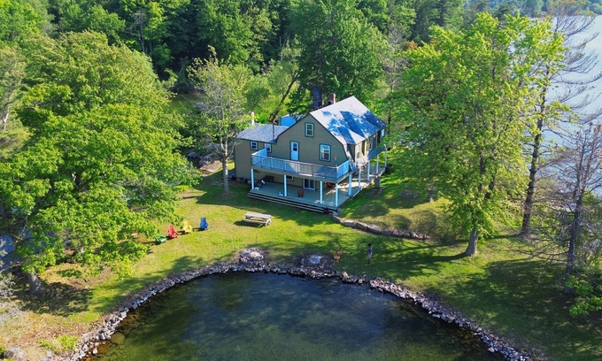 Gananoque Cabaña | Live at the St Lawrence river on your family friendly private island