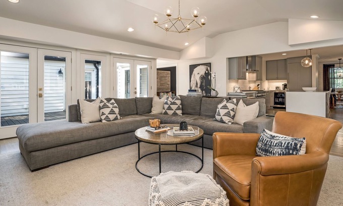 Belle Meade Casa | Live in LUXURY! Private home just minutes from all that Nashville has to offer..