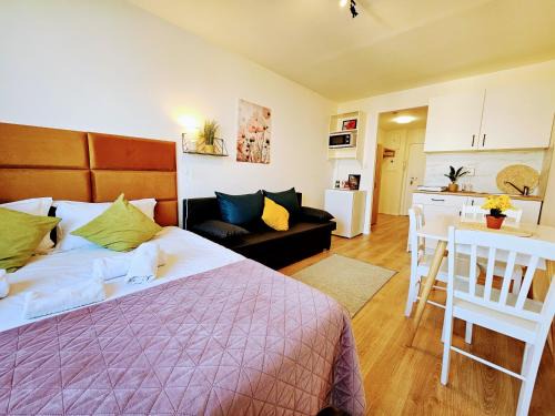 Chodov Apartamento | LIVE-INN PRAGUE APARTMENTS, Free Gym & Parking, Reception, Lifts, Roof Terrace & Game Room