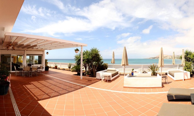 Bahia Calma Casa | Vive como una estrella de Hollywood: ¡Propiedad de playa espectacular!