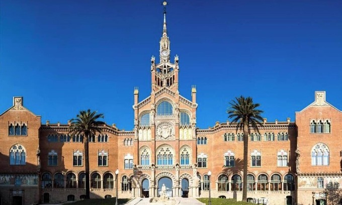 Sant Antoni Apartamento | Live Like a Local in Central Barcelona – 3BR Apartment with Balconies