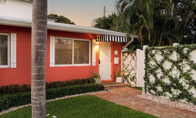 Delray Beach Cabaña | Live like a local in this chic little cottage with a private porch!