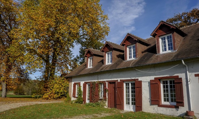 Ligny-le-Ribault Casa | Vive como un hombre del bosque con tu familia