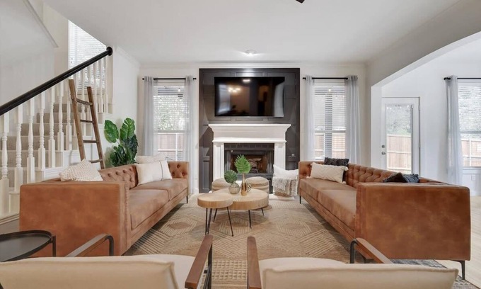 Highland Village Casa | Live Like Royalty - Highland Village 6BR Mansion