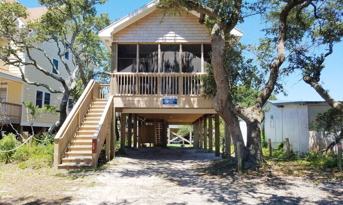 Ocracoke Casa | Live Oak Cottage: Newly built cottage perfect for two