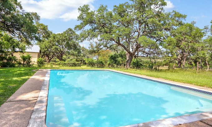 Spring Branch Casa | Live Oak Ranch - Swimming Pool Property with Sleeping for 20!