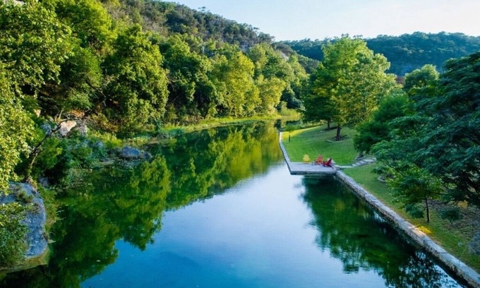 Kerrville Casa | Agua viva !!! Un espectacular retiro familiar en Hill Country con privacidad frente al mar