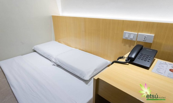 Downtown Tacloban Apartamento | Lively Studio near Tacloban City Convention Center