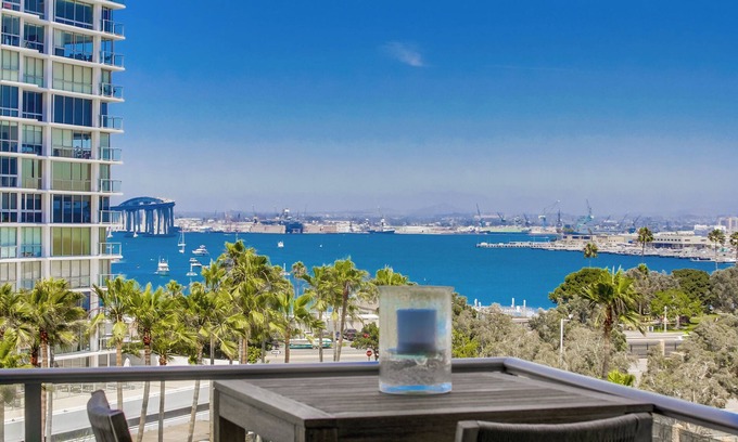 Coronado Condominio | Living the Beach Dream on the Nado Island, enjoy relaxing in this Shores retreat