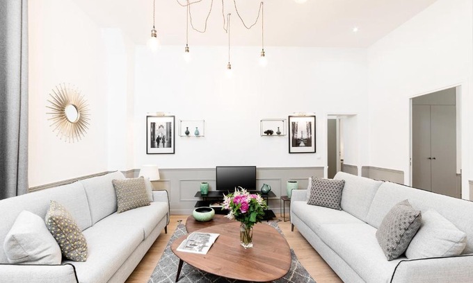 Saint-Vincent-de-Paul Apartamento | LivinParis - Luxury 3 & 4 Bedrooms Montmartre I