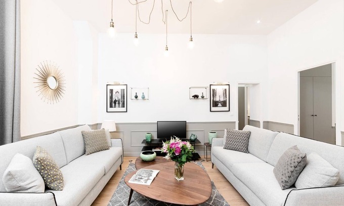 Saint-Vincent-de-Paul Apartamento | LivinParis | Luxury 4 Bedrooms Montmartre