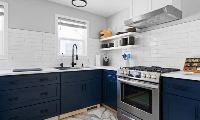 Livonia Apartamento | Livonia Sleek Modern 2BR Oasis
