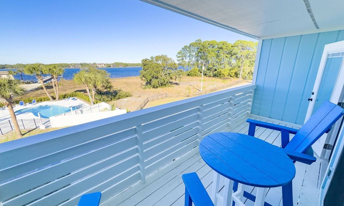Sunnyside Condominio | L👀K! NEW VRBO! Beach & Lake; Boat Ramp; Lake Powell! Rent both sides, sleeps 18