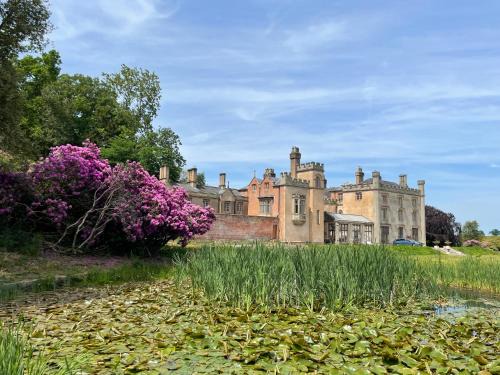 Kingswood Casa | Llanerchydol Hall Suites