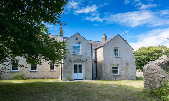 Ty Croes Cabaña | Llangwyfan Isaf - a coastal that sleeps 8 guests in 5 bedrooms