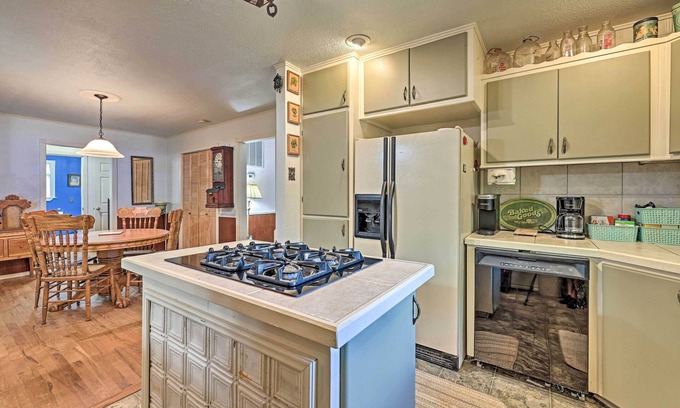 Llano Casa | Llano Home with Yard: Walk to Restaurants!