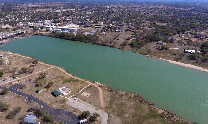 Llano Casa | Llano Lake Retreat - find the peace and tranquility of life againnSUP 1556