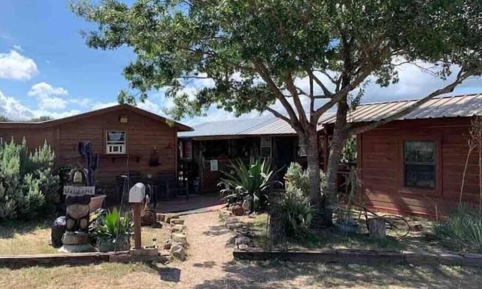 Mason Cabina | LLANO RIVER CABINS