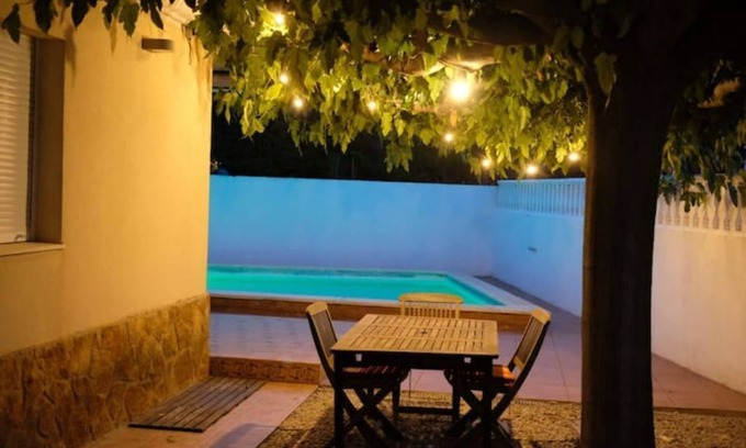 Vinaros Chalet De Esquí | Lo Raconet de Júlia - Cozy Chalet with private swimming pool