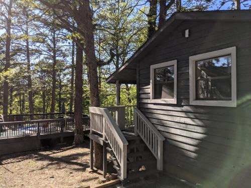 Eureka Springs Casa | Loblolly Pines CenterPoint Camp House