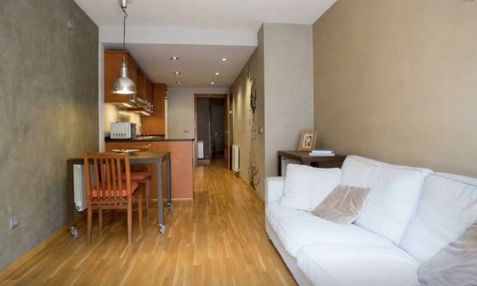 Molins de Rei Apartamento | Local charm. Real life! 20 min to Barcelona A/C + WiFi