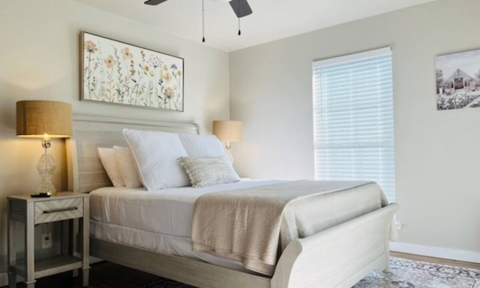 Liberty Hill Casa | Local Host - The Pink Door - 2 Bedroom Home