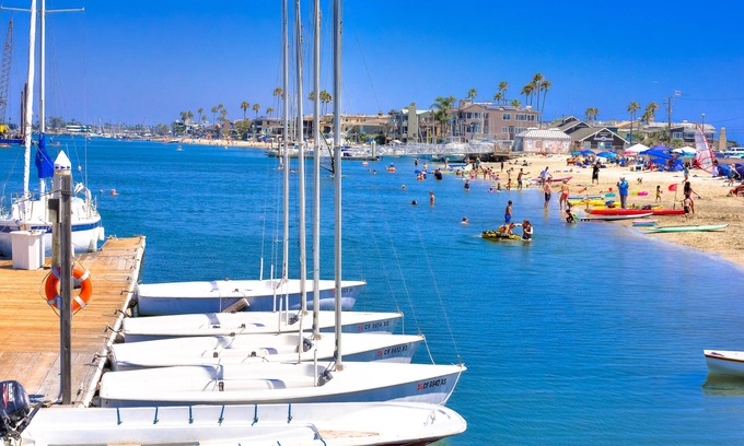 Peninsula Casa | Located 3 houses from the water! Coastal beach house with two car garage