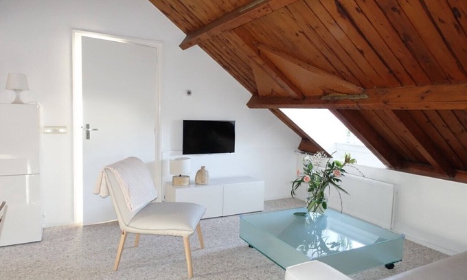 Oostkapelle Apartamento | Located 500 m. from the beach 1-4 pers. upstairs apartment, terrace and garden.