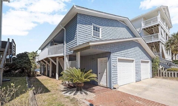 North Carolina Coast Casa | Located directly on canal w/ beautiful water front views — one block from beach