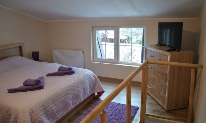 Bistrita Apartamento | Ubicado en Bistriţa, Ap. Alpha ofrece un jardín y un gimnasio.