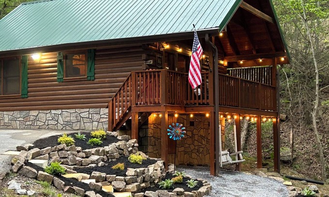 Black Bear Falls Cabina | Located in Black Bear Falls Resort cozy cabin for two with new hot tub
