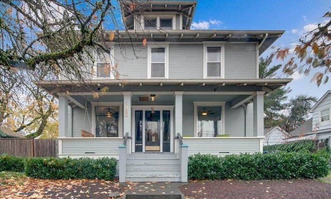 McMinnville Casa | Located in Downtown Mac | Dog Friendly | Firepit