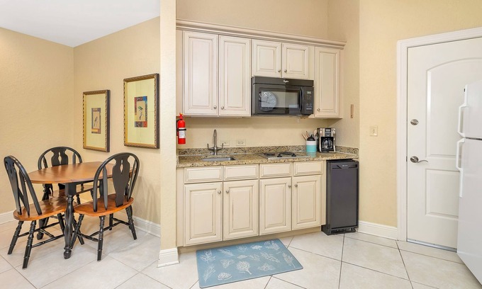 Demere Park Condominio | Ubicado cerca de St. Muelle de Simons Island, restaurantes, faro y frente al mar en Neptune Park