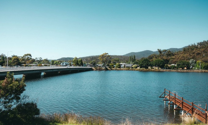 Orford Casa | Located on the banks of the Prosser River; just a short walk to local amenities.