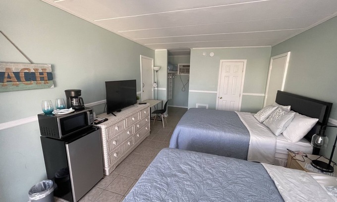 Wildwood Hotel | LOCATION!Charming, cozy home like hotel room