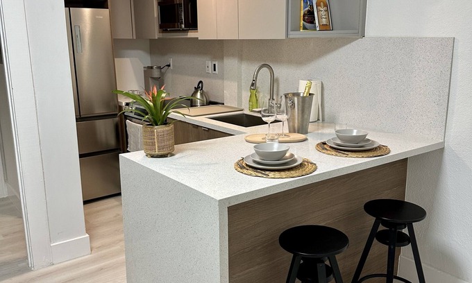 Douglas Apartamento | Location Close to Miracle Mile, Free Parking/WiFi