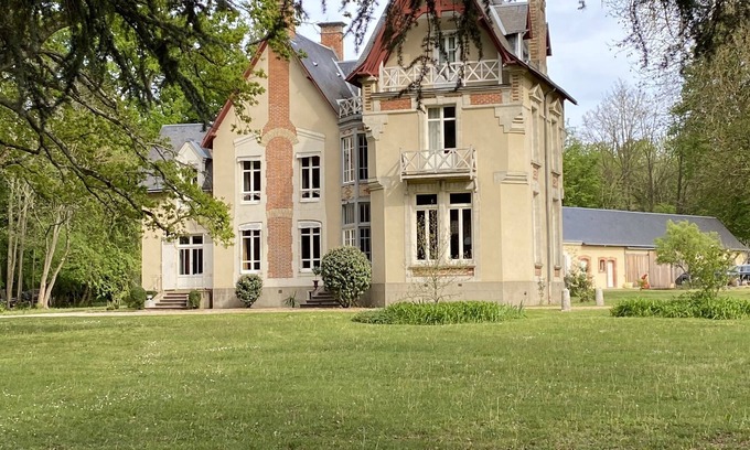 Change Casa | Location domaine de la Coudraie Château and its annex Sarthe (72560) France