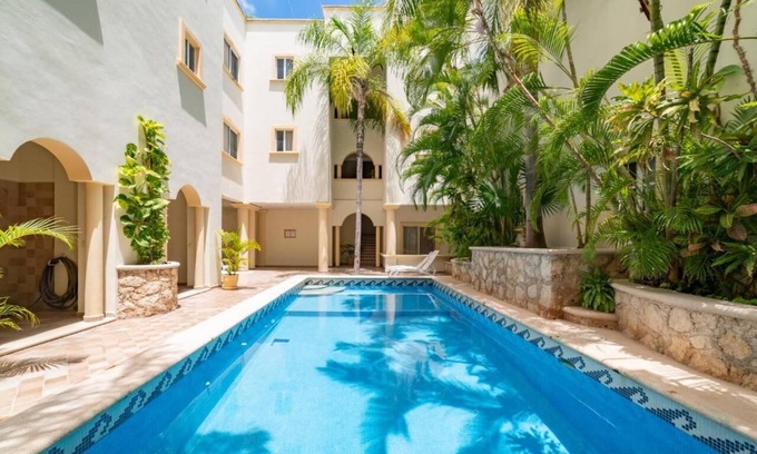 Gonzalo Guerrero Condominio | Location, Location, Location!! Beautiful Modern Condo 1 Blk from Beach/5th Ave