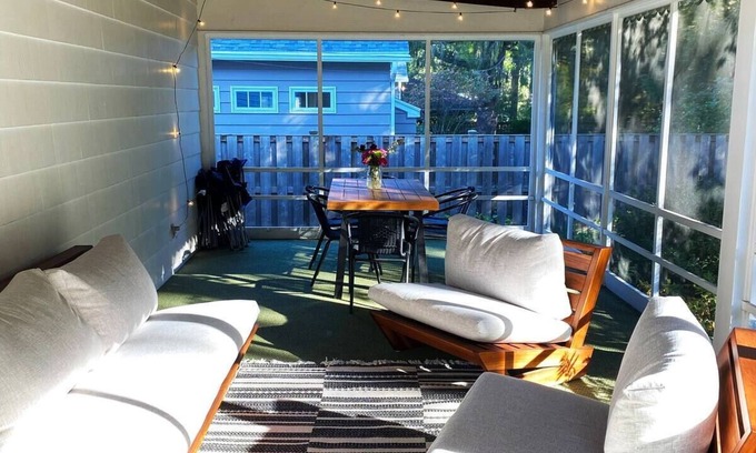 Rochester Casa | Location, location! Modern & cozy home in Pittsford, NY.