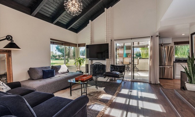 Palm Springs Casa | LOCATION LOCATION LOCATION Beautiful HOUSE on GOLF COURSE +POOLS-TENNIS