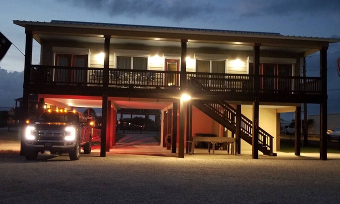 Port O Connor Casa | Location, Location!! Only Steps to Froggies Boat Ramp and Bait dock