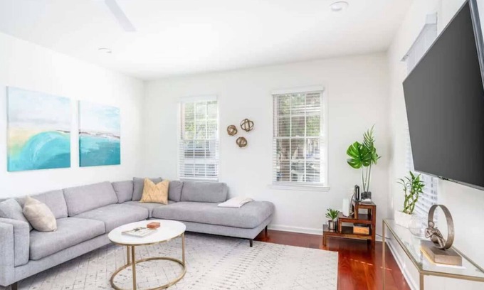 Cannonborough Elliotborough Casa | Location + Luxury 3BD/3BA - 2 Blocks to King!